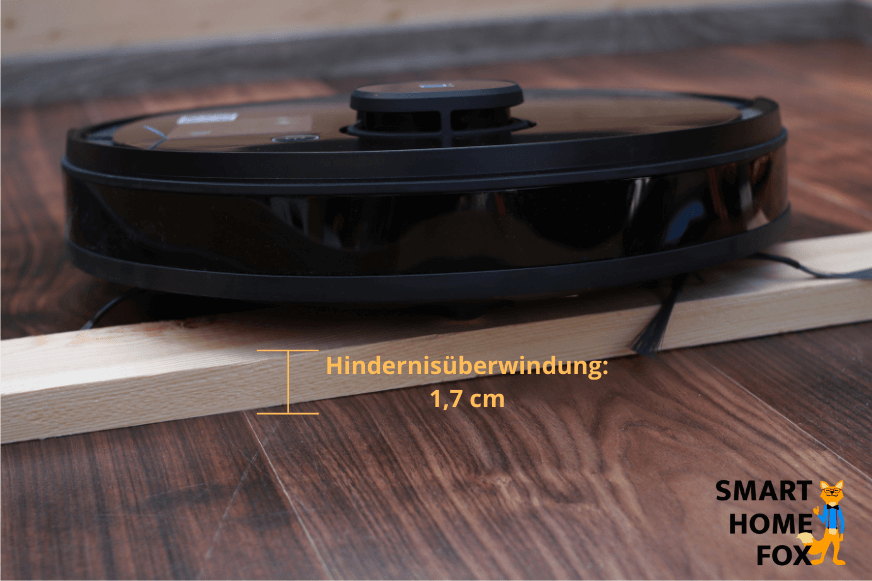 Deebot OZMO 950 Überfährt eine 1,7 cm hohe Türschwelle